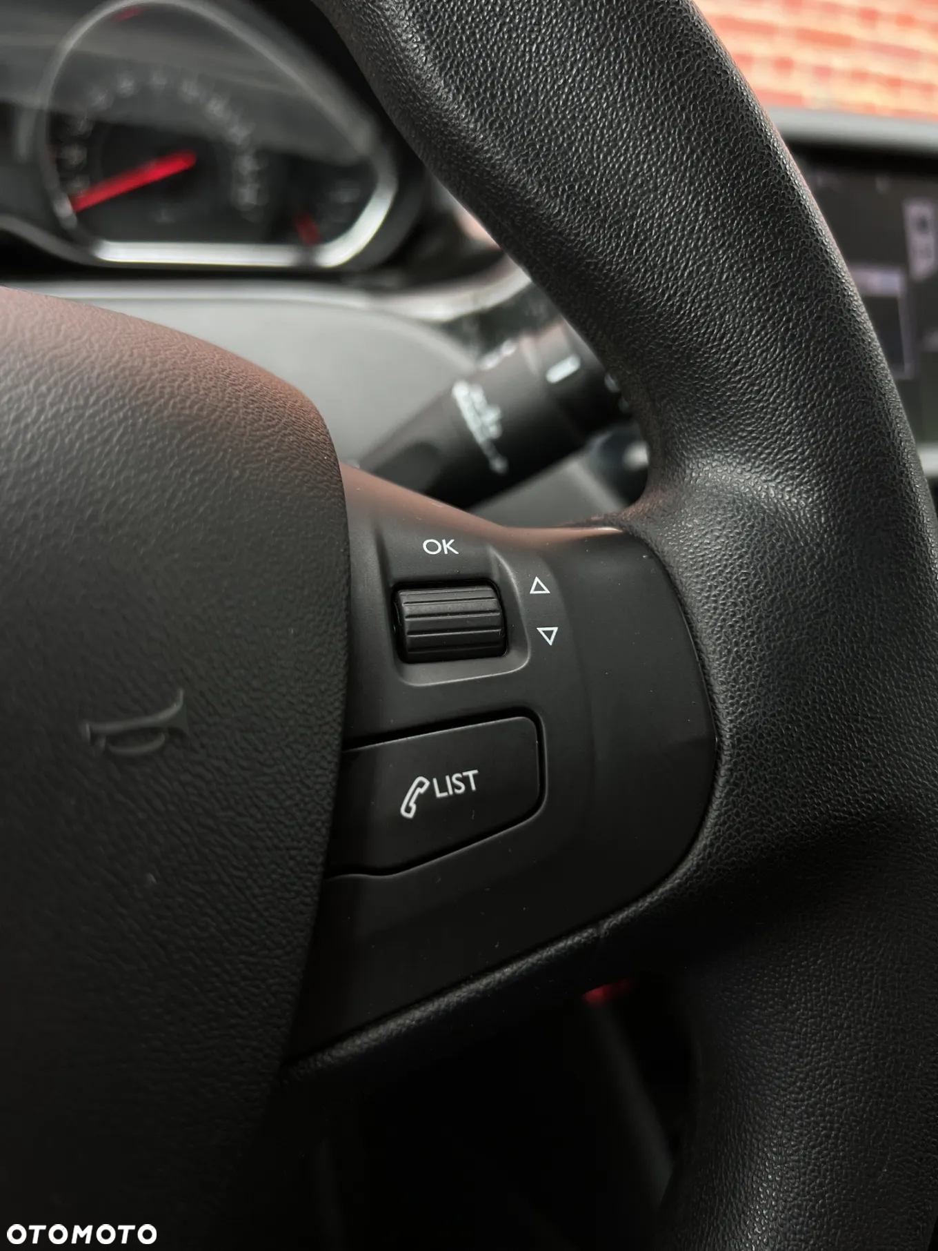 Peugeot 208 - 28