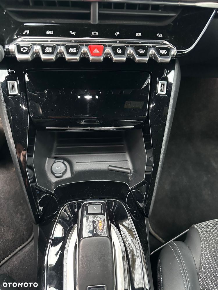 Peugeot 2008 PureTech 130 EAT8 GT - 12