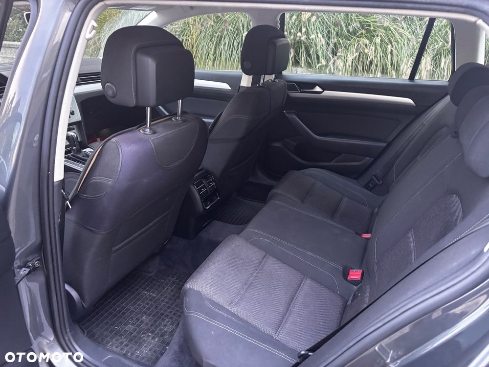 Volkswagen Passat - 15