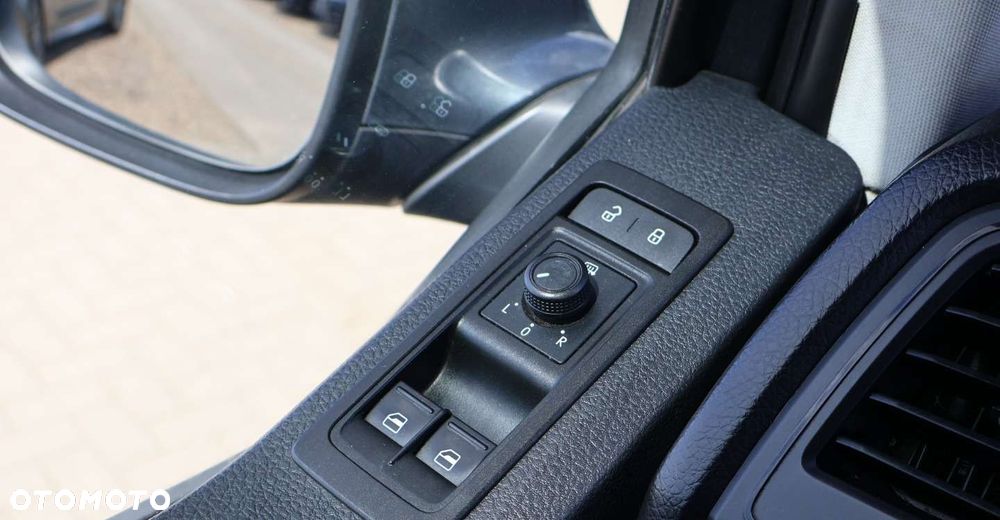 Volkswagen Caravelle - 34