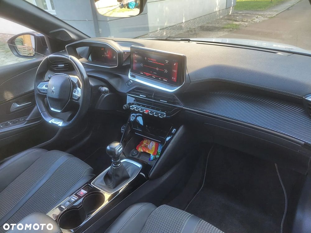 Peugeot 208 - 15