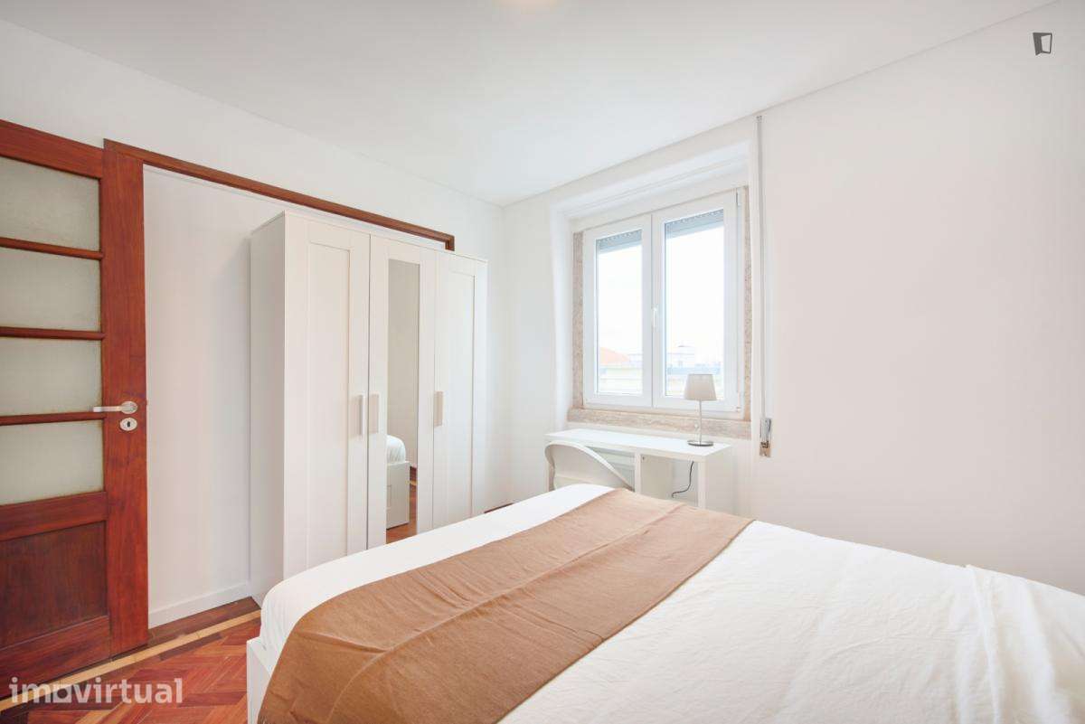 Quarto - localizado em São Sebastião Lisbon - Grande imagem: 3/37