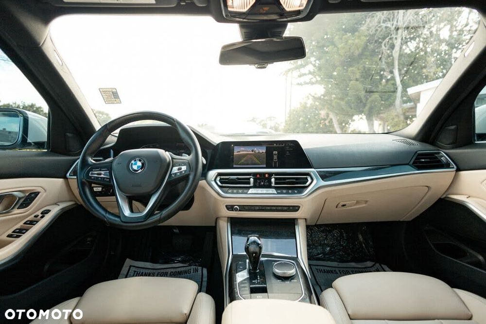 BMW Seria 3 330i xDrive M Sport - 11