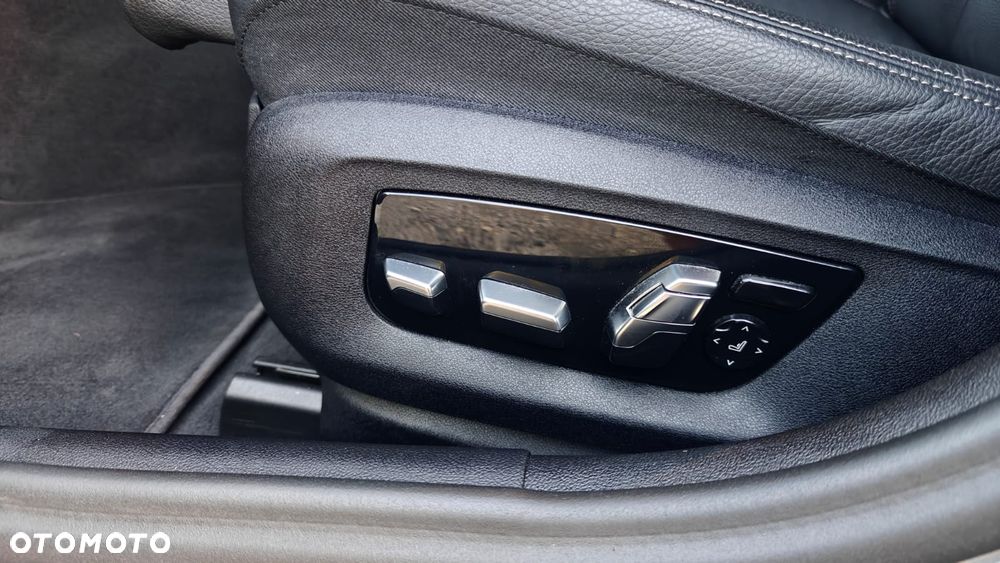 BMW Seria 5 520i Luxury Line - 39