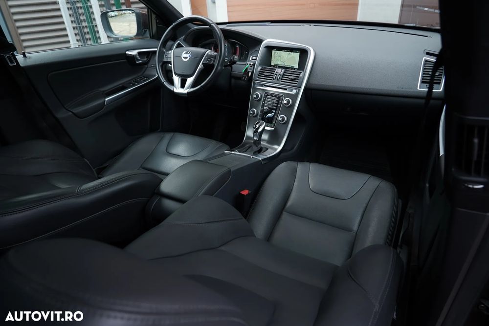 Volvo XC 60 D5 AWD Geartronic Summum - 13