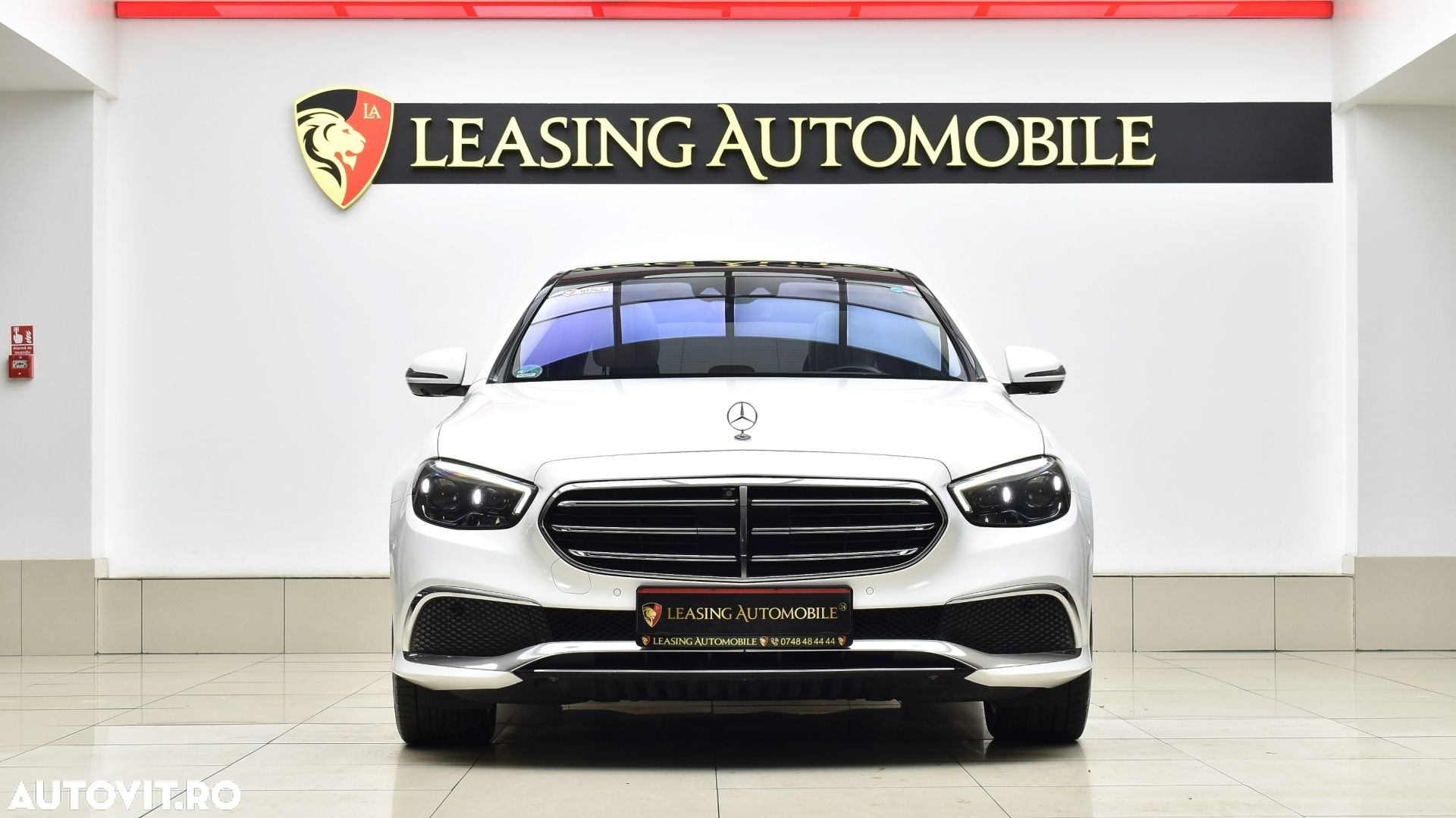 Mercedes-Benz E 300 4Matic 9G-TRONIC Exclusive - 4