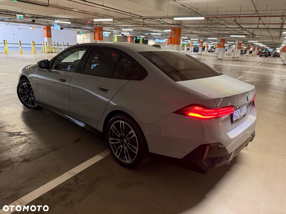 BMW Seria 5 520i mHEV - 14