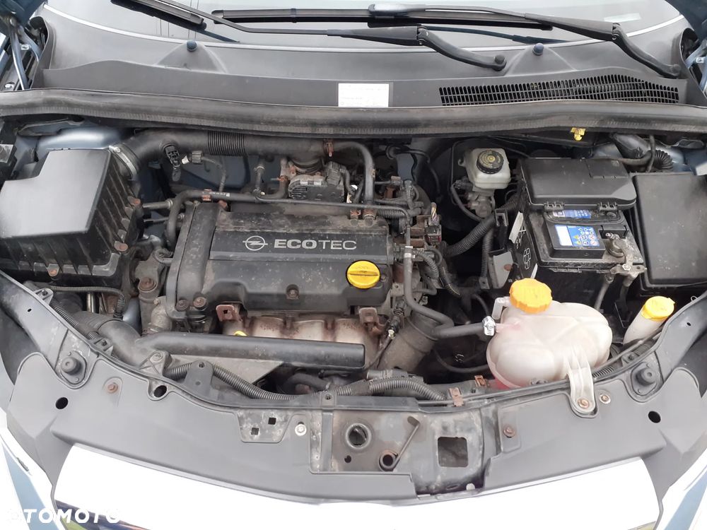 Opel Corsa 1.2 16V - 12