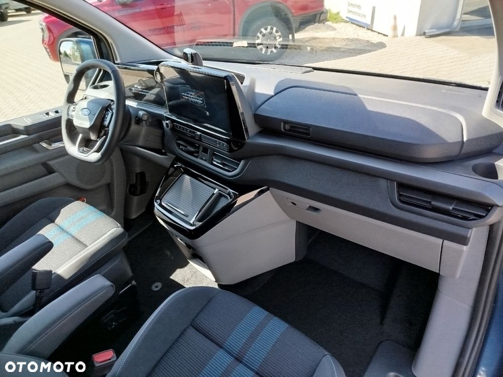 Ford Tourneo Custom - 18