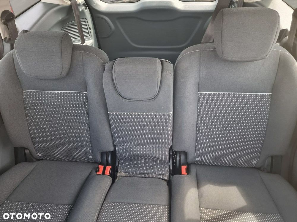 Ford Grand C-MAX - 12