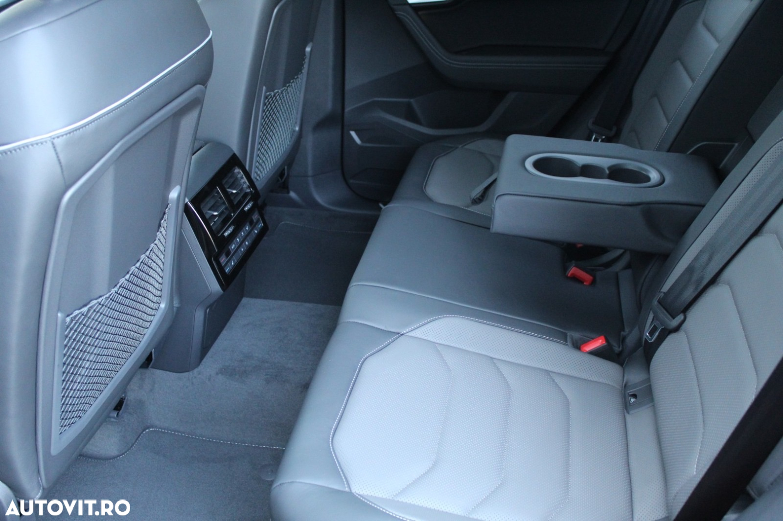 Volkswagen Touareg V6 TDI R-Style - 15