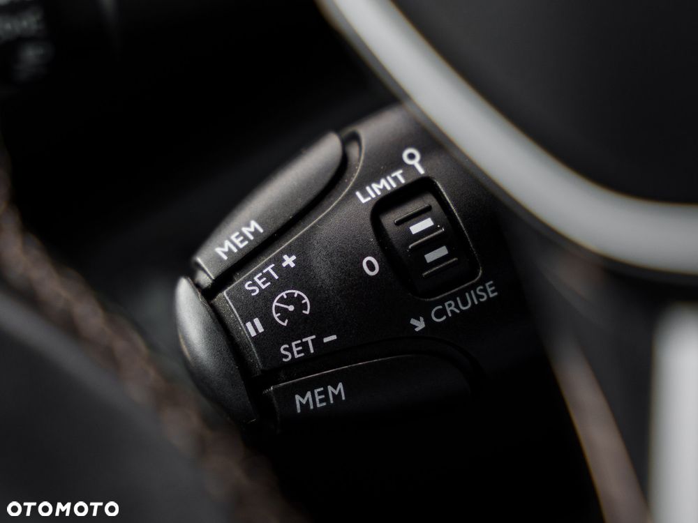 Peugeot 3008 1.5 BlueHDi Allure S&S - 23