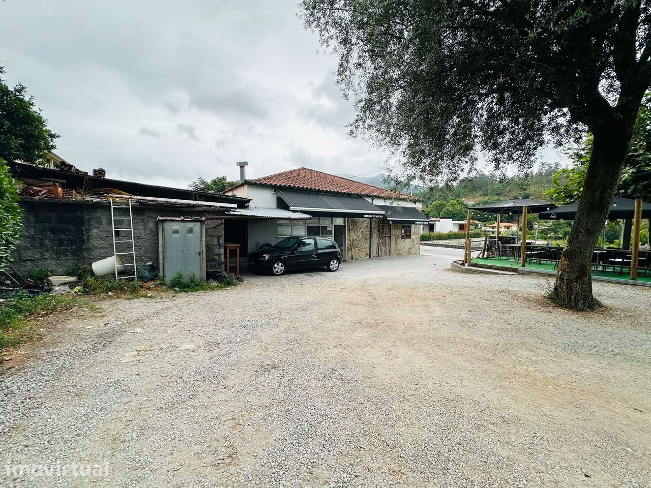 Casa centenária em pedra, com quintal amplo - Grande imagem: 5/7
