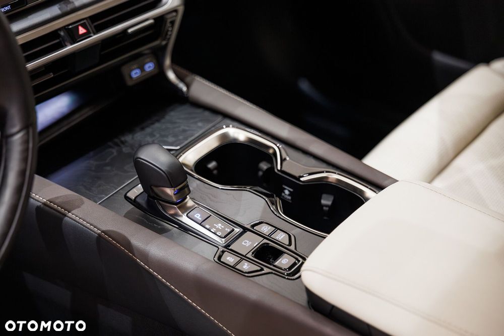 Lexus RX 450h+ Omotenashi - 26