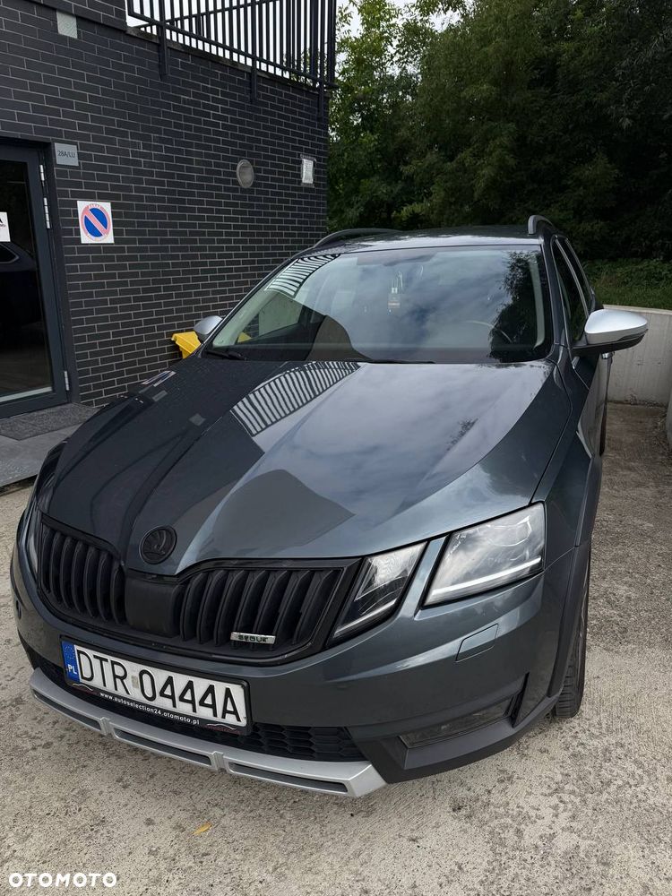 Skoda Octavia Scout 2.0 TDI 4x4 DSG - 9