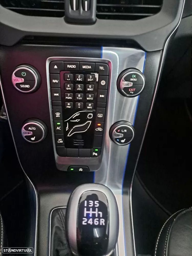 Volvo V40 2.0 D2 R-Design - 17