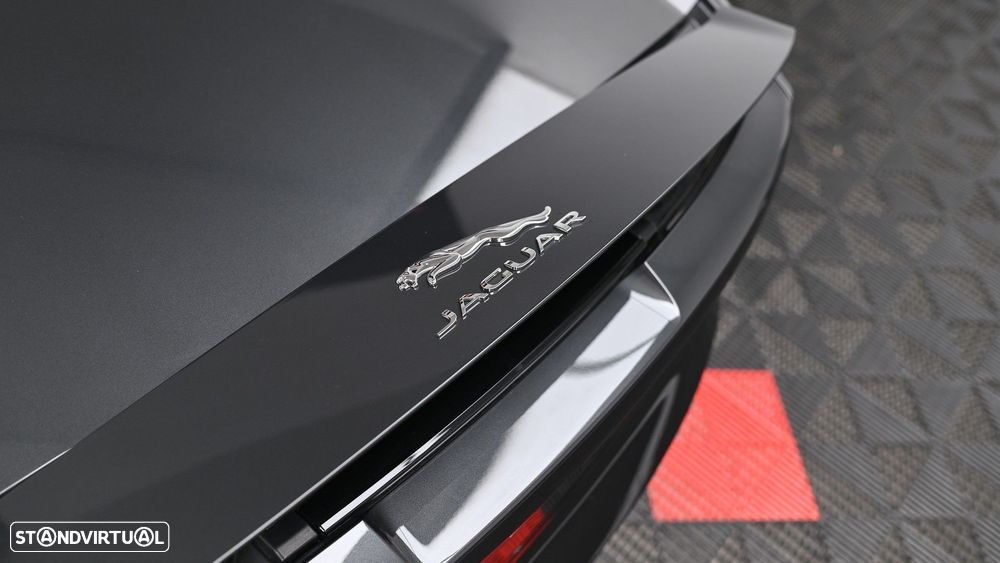 Jaguar F-Type 2.0 i4 Chequered Flag - 33