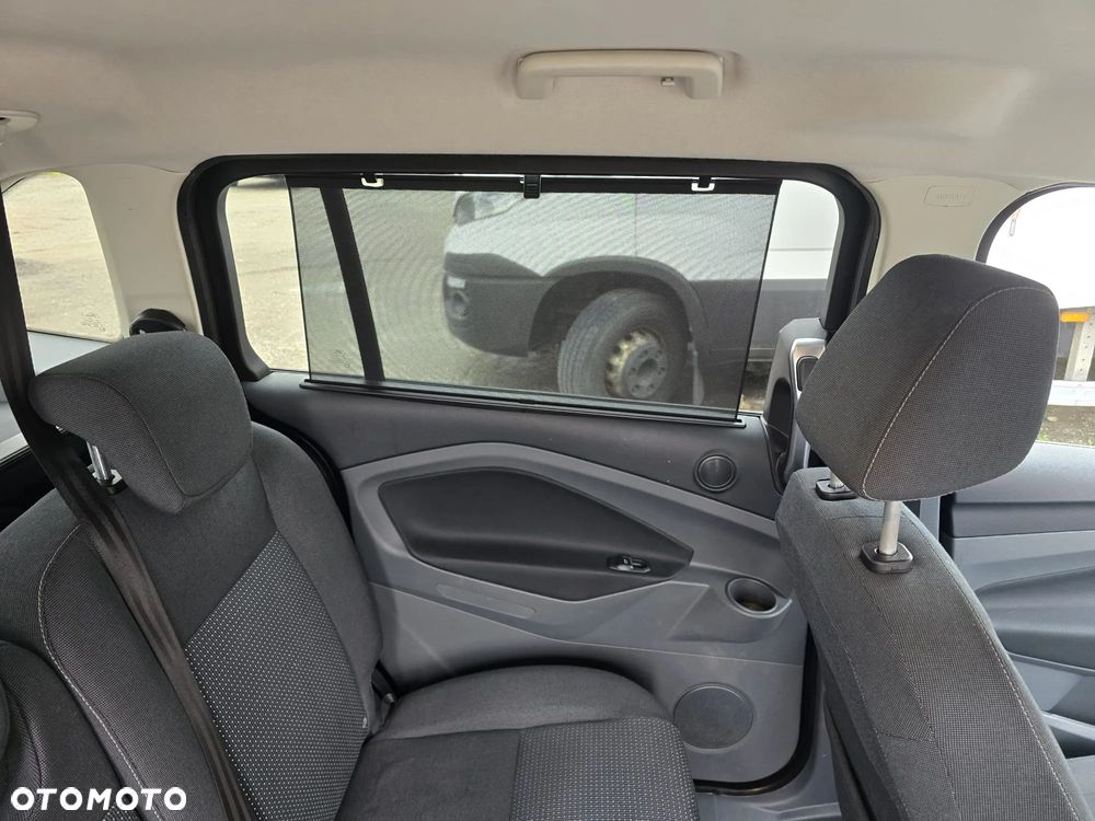 Ford Grand C-MAX - 30