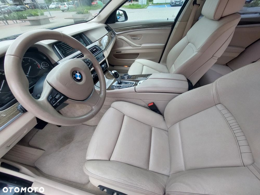BMW Seria 5 525d xDrive Modern Line - 26