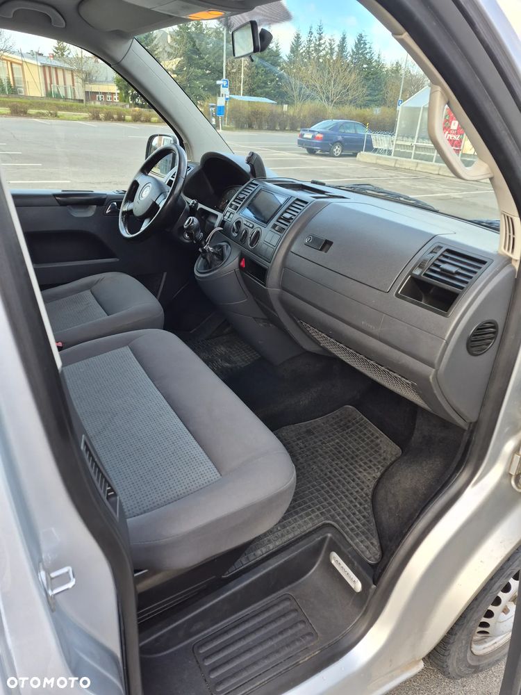 Volkswagen Caravelle - 4