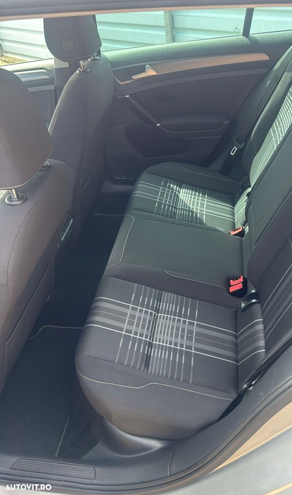 Volkswagen Golf 1.6 TDI BlueMotion Technology Lounge - 11