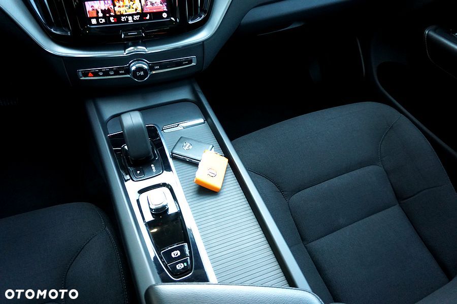 Volvo XC 60 B4 D Geartronic Momentum Pro - 34