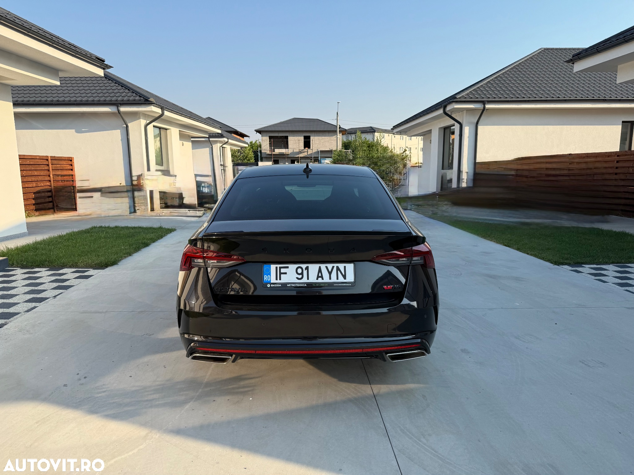 Skoda Octavia 2.0 TSI DSG RS - 2