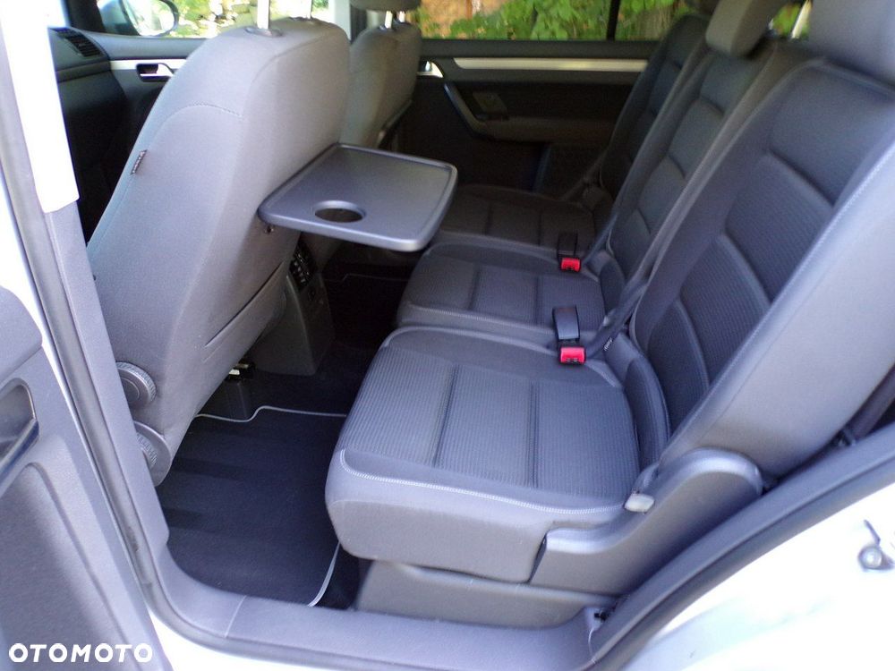 Volkswagen Touran - 23