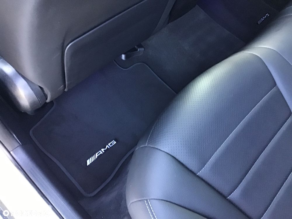 Mercedes-Benz GLC 300 4Matic 9G-TRONIC AMG Line Plus - 26