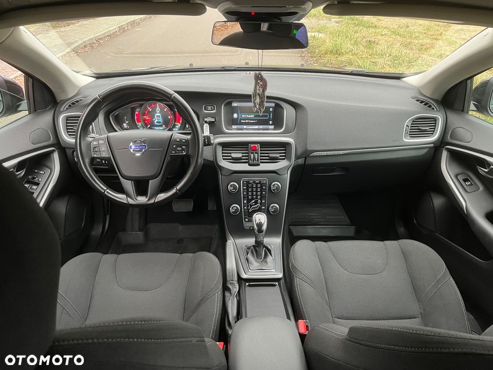 Volvo V40 Cross Country - 17