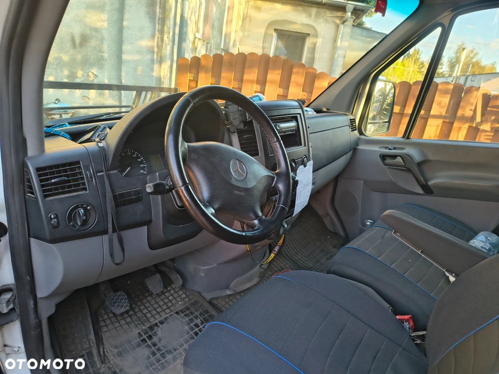 Mercedes-Benz Sprinter - 13