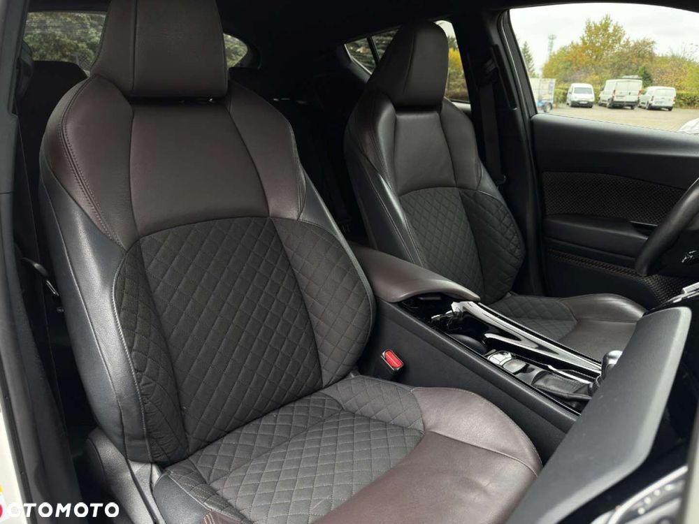 Toyota C-HR Hybrid Lounge - 29