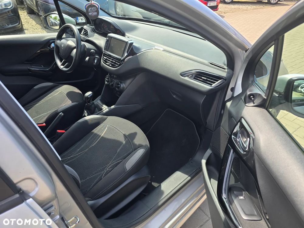 Peugeot 208 - 11