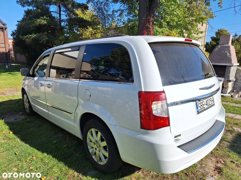 Chrysler Town & Country - 19