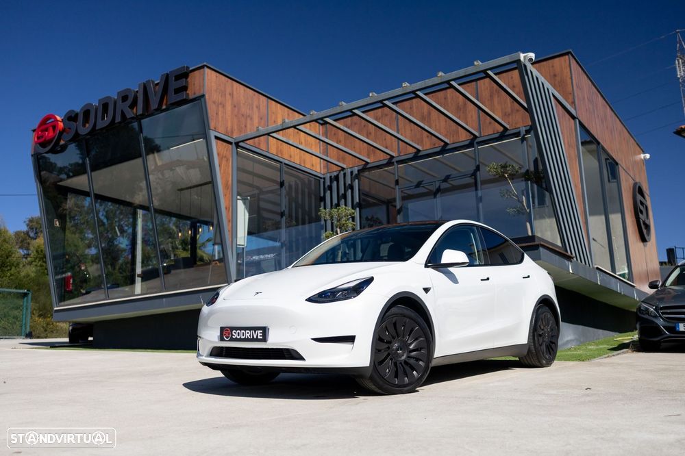 Tesla Model Y Standard RWD - 2
