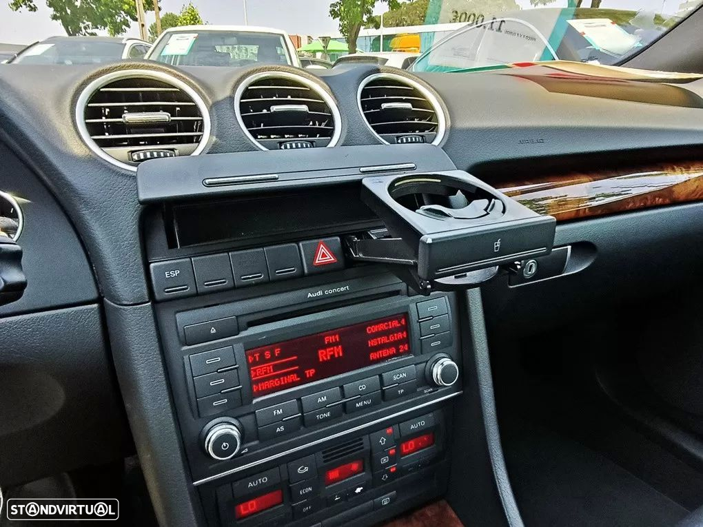 Audi A4 Cabrio 2.0 TDi S-line - 32