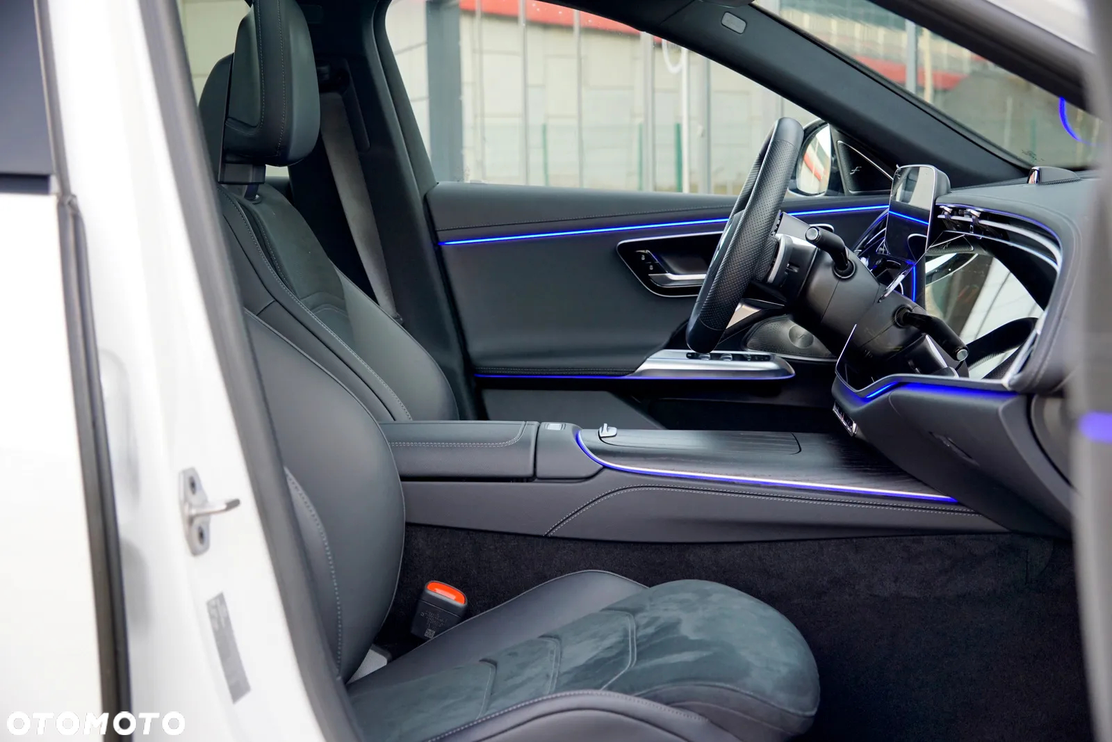 Mercedes-Benz Klasa E 220 d 4Matic 9G-TRONIC Edition AMG Line - 24