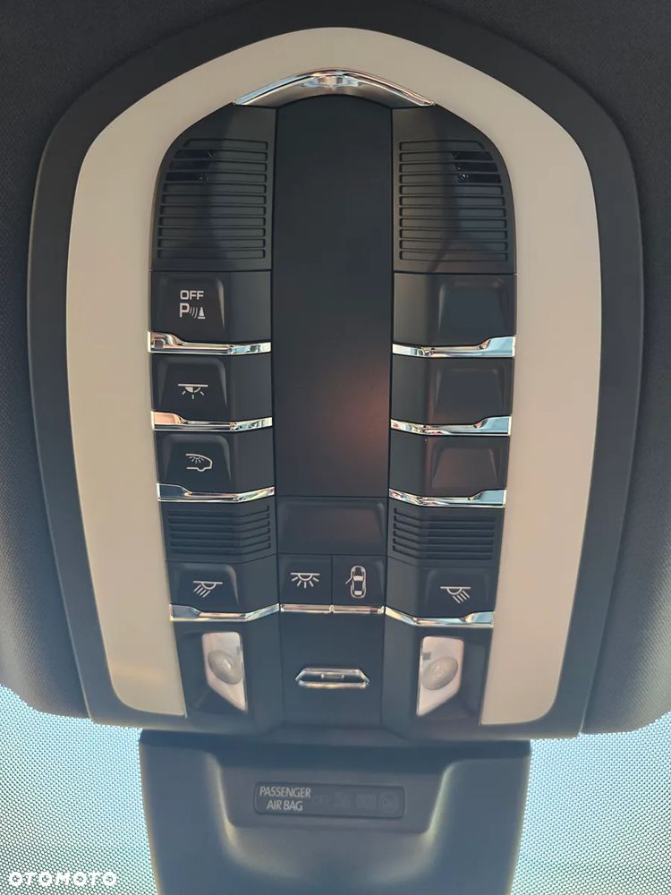 Porsche Macan T - 30