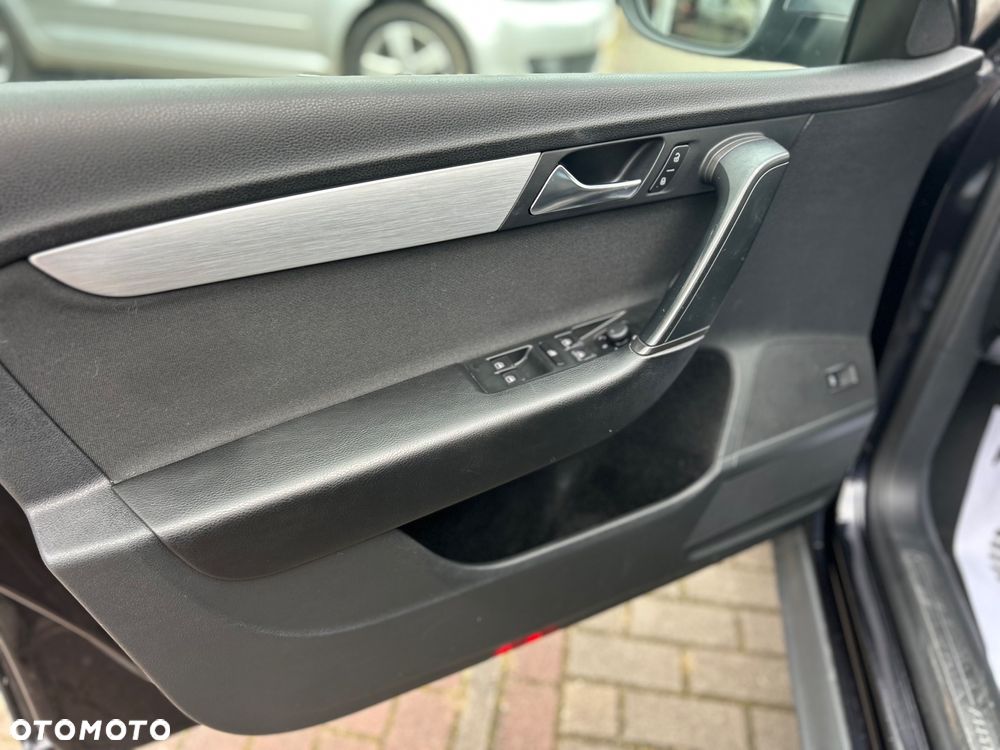 Volkswagen Passat 2.0 TDI DSG BlueMotion Technology Comfortline - 13