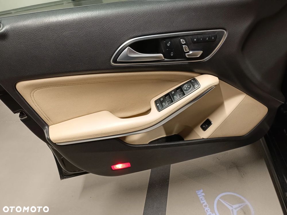 Mercedes-Benz CLA 250 4Matic 7G-DCT - 11