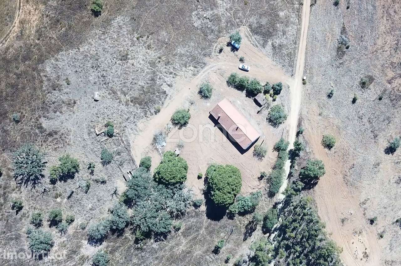 Moradia em ruína com terreno de 170.000m2 em Odemira - Grande imagem: 3/25