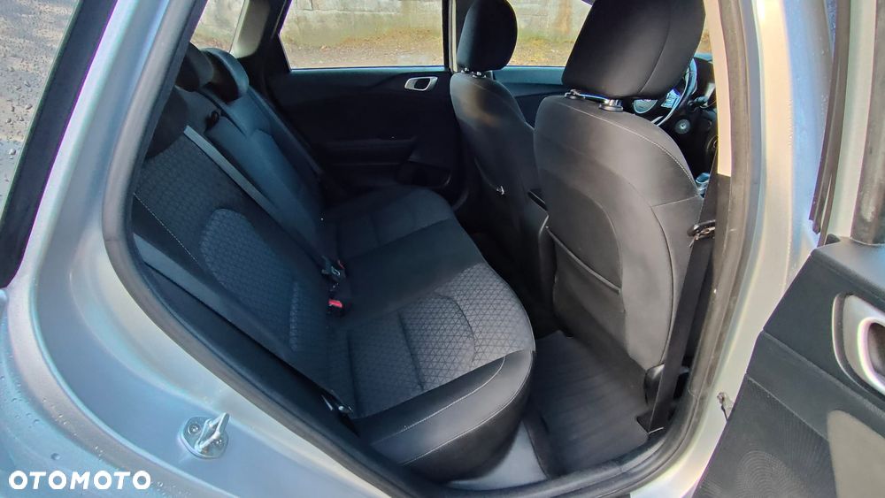 Kia Ceed 1.6 CRDi mHEV M DCT - 16