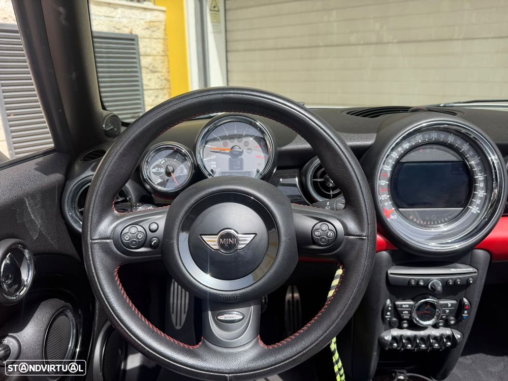 MINI Cabrio John Cooper Works - 6