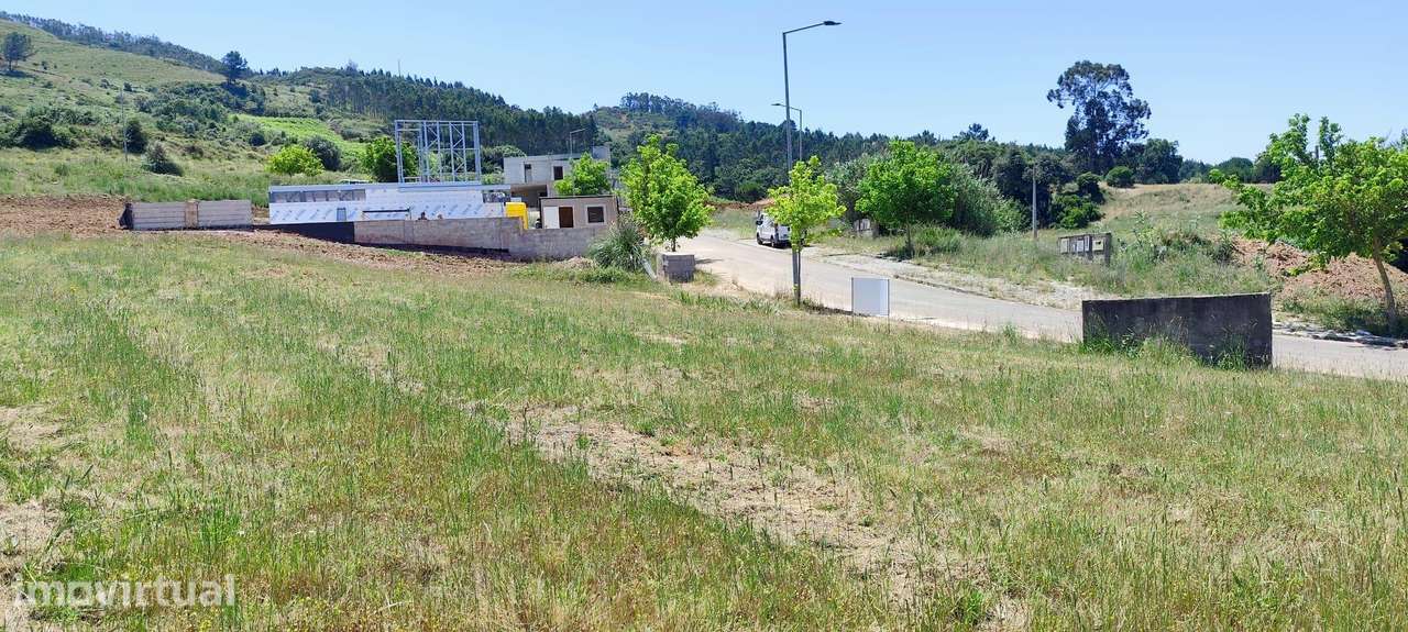 Lote Urbano para construção de moradia unifamiliar - Grande imagem: 2/12