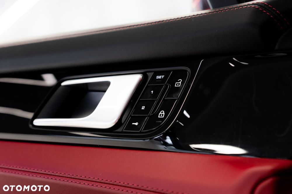 Porsche Panamera 4 E-Hybrid - 33