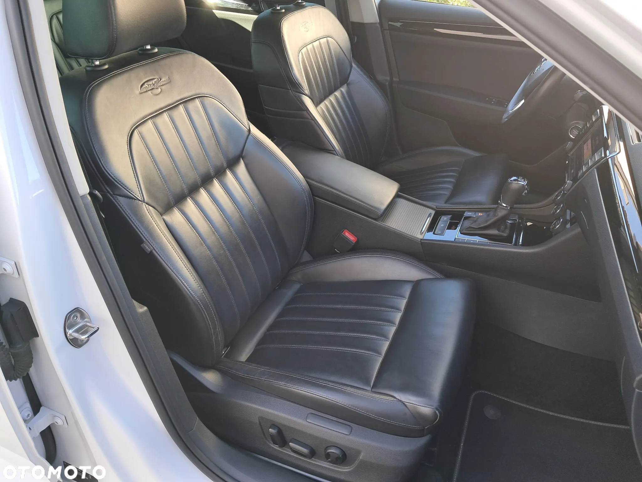 Skoda Superb 2.0 TDI L&K DSG - 26