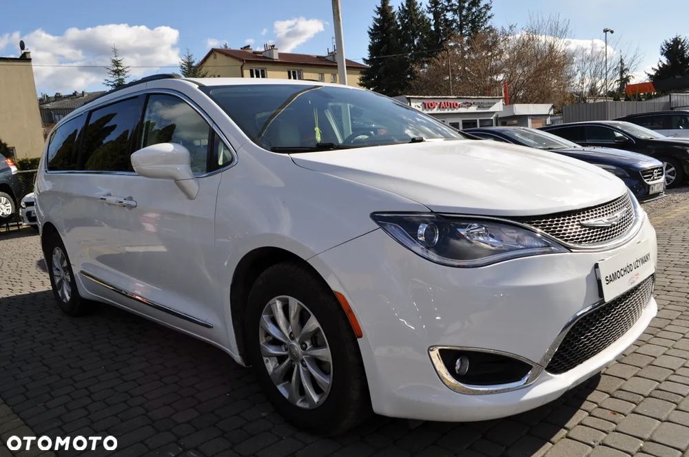 Chrysler Pacifica - 7