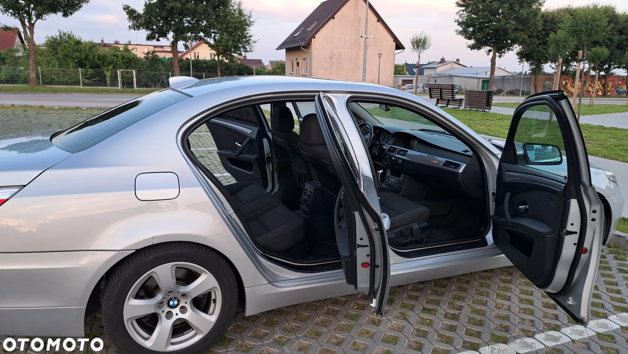 BMW Seria 5 523i - 8