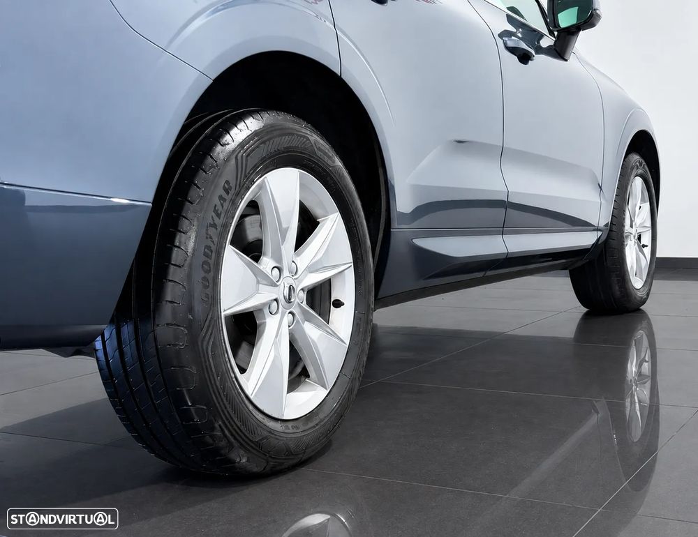 Volvo XC 60 2.0 B4 Momentum - 48