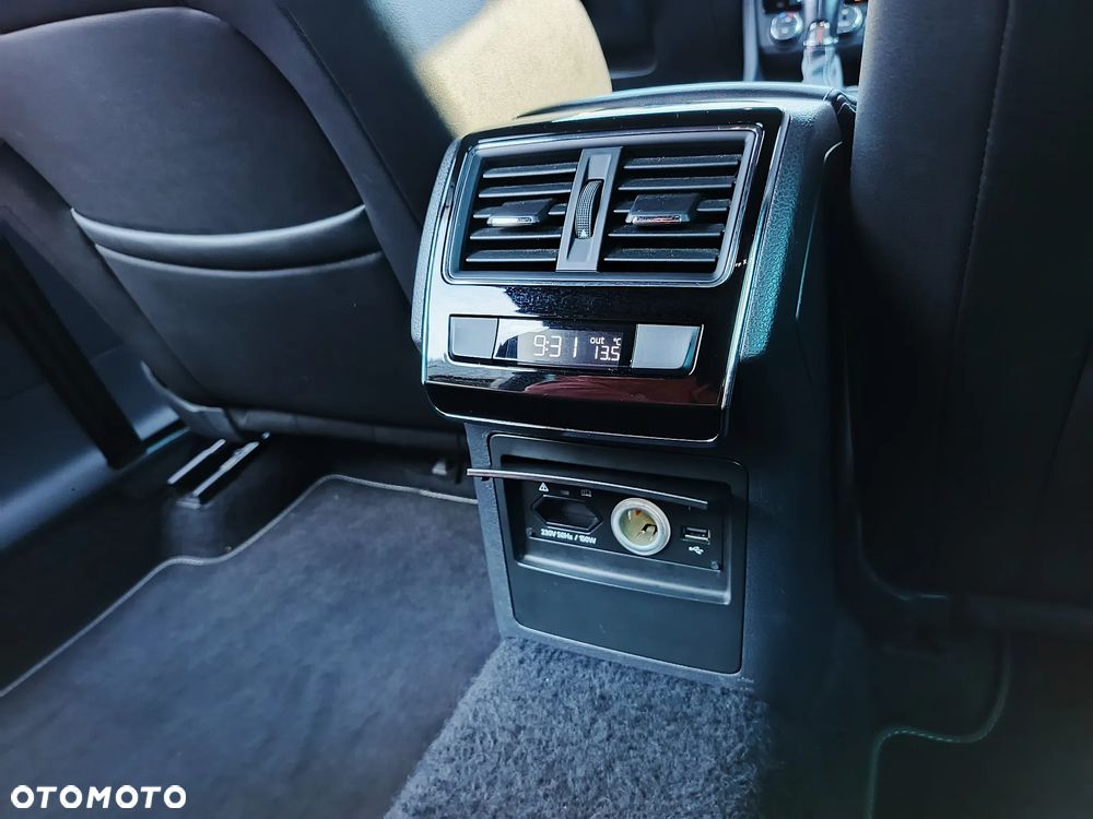 Skoda Superb 2.0 TDI DSG Sportline - 27